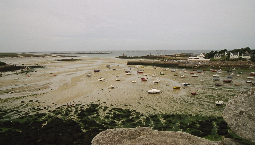 Harbor of Porsall, Britany (France). Minolta Vectis S1