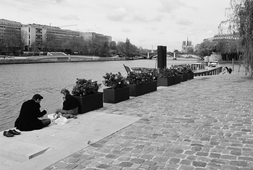 Lunch Break - Quais de la Seine. Paris. April 2009