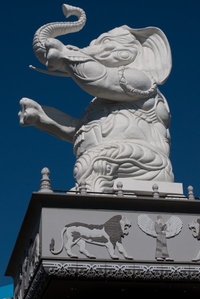 Hollywood Boulevard-LA-1 White Elephant - Hollywood Boulevard - Los Angeles