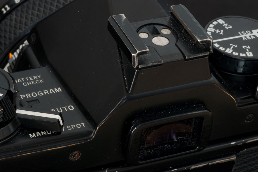 Olympus OM-2s - close-up (back)