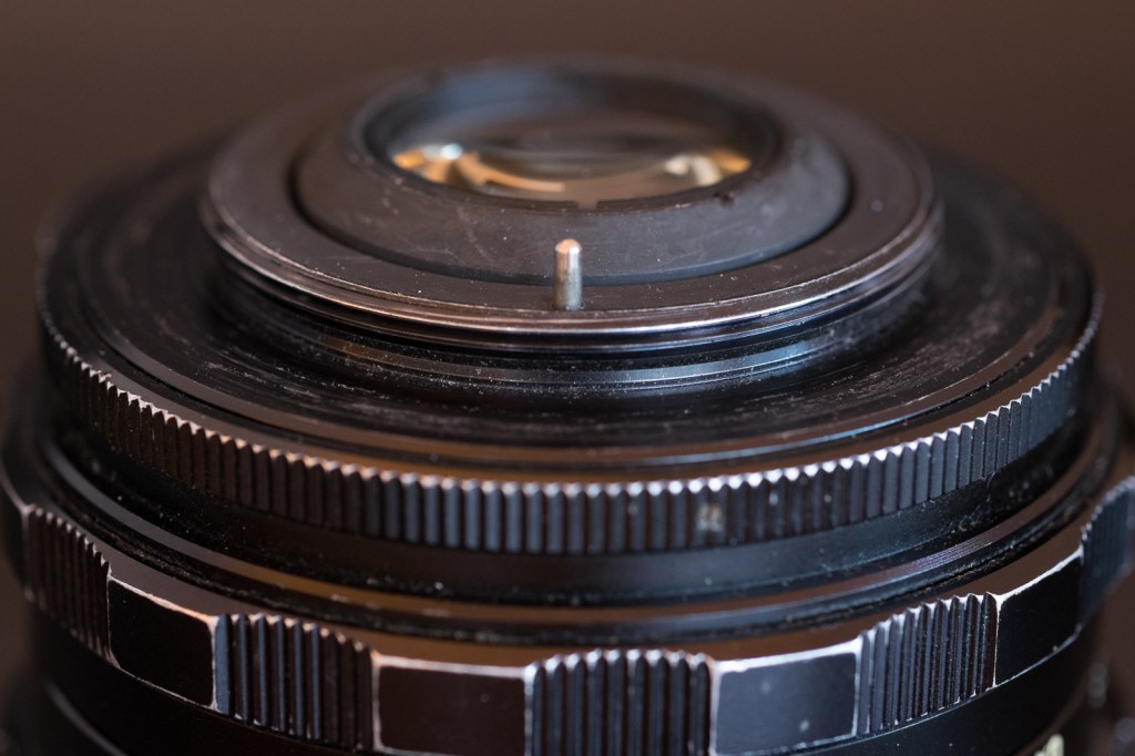 M42 Lens mount - this lens is designed for "auto" preselection. It stays at full aperture until the pin is pushed to stop down position.