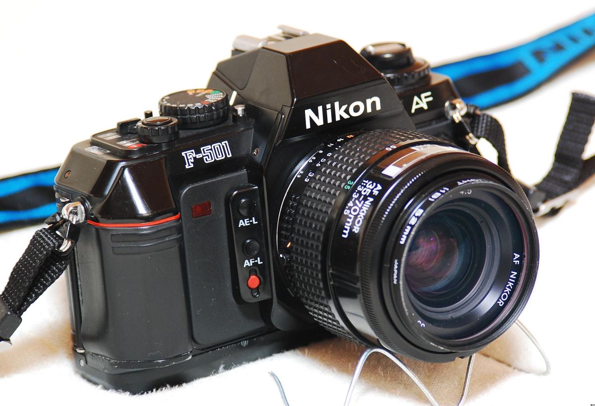 Nikon_F-501-Nikkor